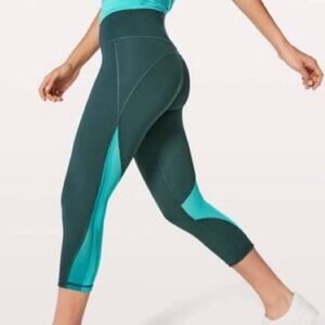 Lululemon Mix & Mesh Grip 21” Teal Leggings Women’s Capri Size 4